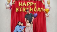 <p>Lahir pada 1 Agustus 2018 lalu, cucu Presiden RI Joko Widodo ini genap berusia 4 tahun, nih. “Selamat ulang tahun yg ke-4, anakku #SedahMirahNasution,” tulis Kahiyang pada keterangan foto di Instagramnya. (Foto: Instagram @ayanggkahiyang)</p>