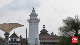 Sambut Idul Fitri, Syahdu Takbir Menggema di Masjid Agung Banten