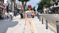 <p>Sebelumnya, Maudy Ayunda dan Jesse Choi juga berkeliling pusat kota Seoul. Aktris 27 tahun itu tampil modis dengan memakai busana musim panas. (Foto: Instagram @maudyayunda)</p>