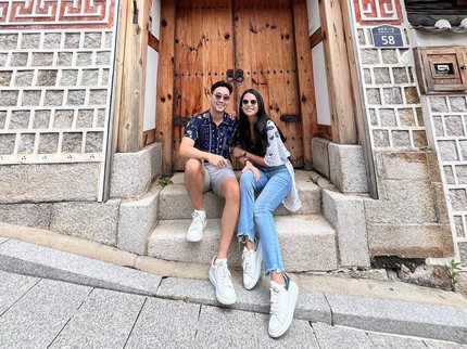 7 Potret Terbaru Maudy Ayunda Ikut Suami Mudik ke Korea, Kompak Pakai Sneakers Putih