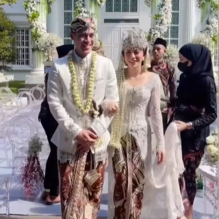 <p>Mitha Hardiyanti dan Vito mengawali pernikahan dengan prosesi akad nikah pada Minggu pagi (7/8/2022) di kawasan Selabintana, Sukabumi, Jawa Barat. (Foto: Instagram @mth.hdy)</p>