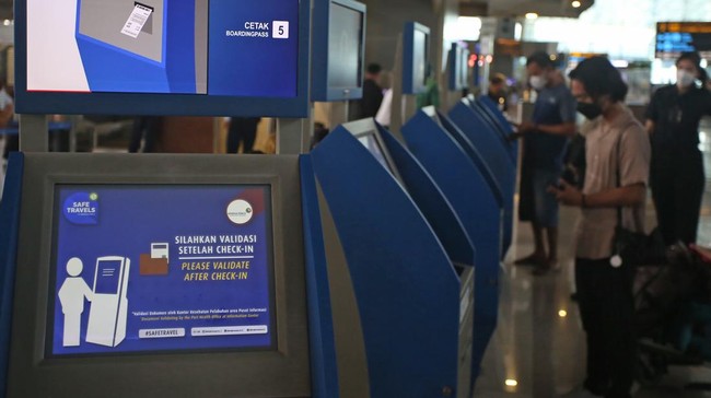 Gubernur Bank Indonesia (BI) Perry Warjiyo mewanti-wanti harga tiket pesawat yang mahal.