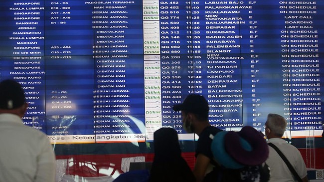 Harga tiket pesawat 'terbang' hingga Rp3 jutaan dari DKI menuju rute-rute favorit, seperti Surabaya, Bali, dan Medan.