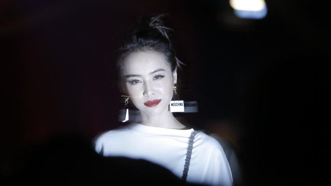 Penyanyi Taiwan Jolin Tsai jadi target komentar netizen China karena tak ikut #ThereIsOnlyOneChina yang dilakukan sebelum kunjungan Pelosi ke Taiwan.