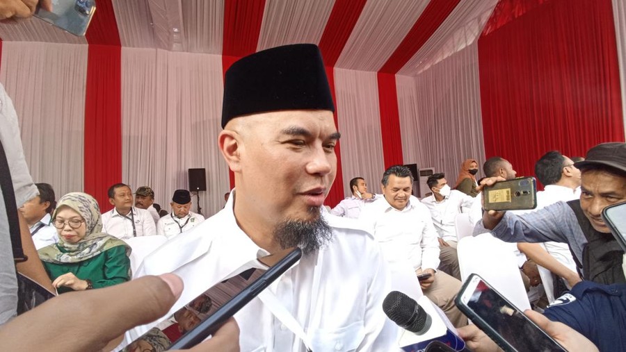 Politikus Gerindra, Ahmad Dhani. Politikus Gerindra, Ahmad Dhani.