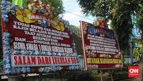 Sekolah yang Diduga Paksa Siswi Berjilbab Banjir Karangan Bunga