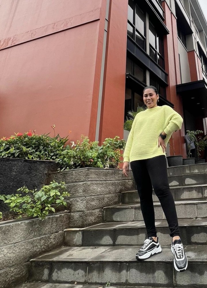Pedangdut Evi Masamba saat ini tengah menjalani kehamilan ketiganya. Setelah sebelumnya mengalami keguguran, di kehamilan kali ini, Evi mengaku lebih santai.
