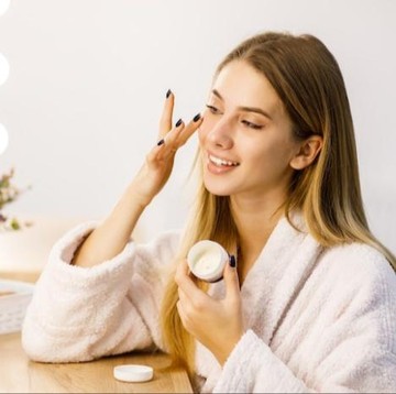 img-title Nggak Cocok dengan Vitamin C? Ini 4 Kandungan Alternatif untuk Mencerahkan Kulit Wajah