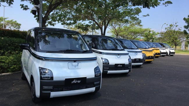 Konsumen mobil listrik sangat jelas, yaitu segelintir orang yang sudah memiliki mobil pribadi utama untuk beraktivitas di dalam dan perjalanan keluar kota.