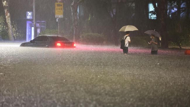 Kemlu RI mengungkapkan kondisi WNI di Korea Selatan kala banjir melanda Seoul dan sejumlah daerah lain sejak Senin (8/8) malam.