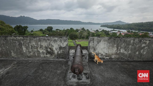 JP Coen mengangkut 1.600 orang tentara, 300 orang tahanan, 100 orang samurai bayaran dari Jepang, 286 budak, hingga 40 awak kapal ke Banda Neira.