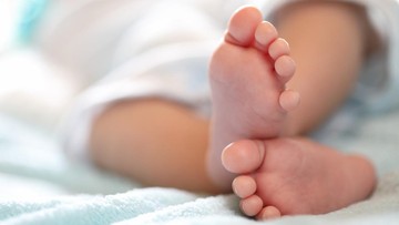 CARA MENGATASI FIMOSIS PADA BAYI, PERLUKAH LANGSUNG DISUNAT?