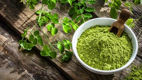 Cara Buat Bedak Kelor, Hempas Ketombe di Rambut