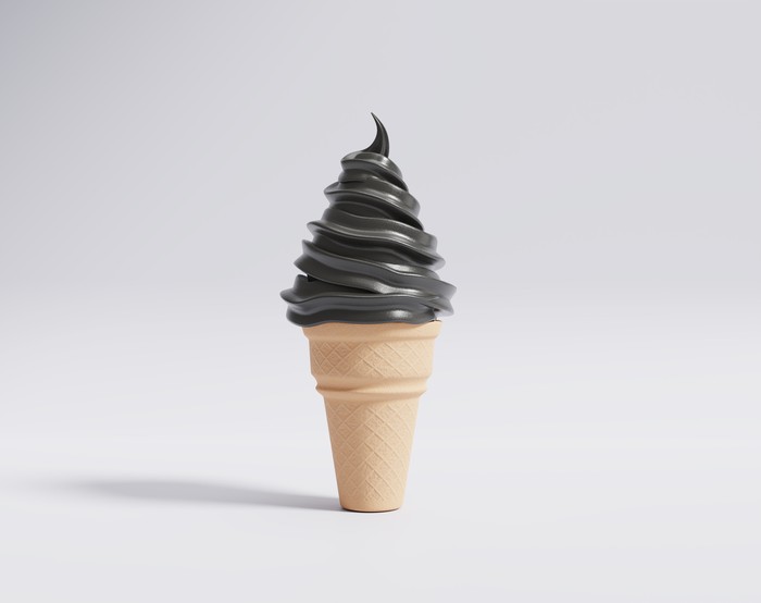 Squid ink soft cone ice cream, ice cream in waffle cone 5 Es Krim dengan Rasa Paling Nyeleneh dan Ekstrem di Dunia