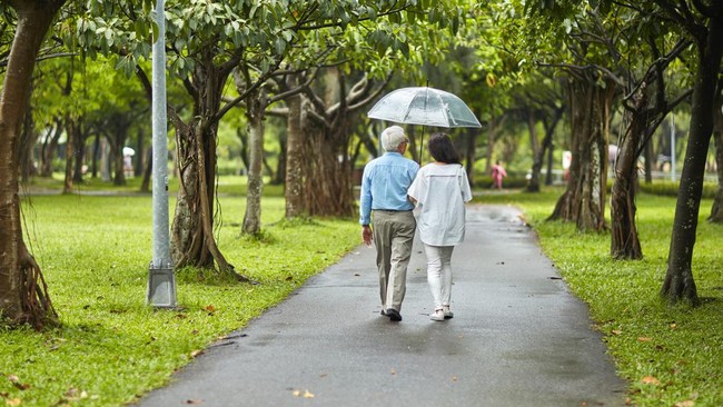 Lansia Singapura Diguyur Bantuan Hingga Rp19,5 Juta Singapura memberikan bantuan kepada 300 ribu warganya yang masuk kelompok lansia atau Pioneer Generation top-up MediSave antara Rp4.888.110 hingga Rp19.552.439.