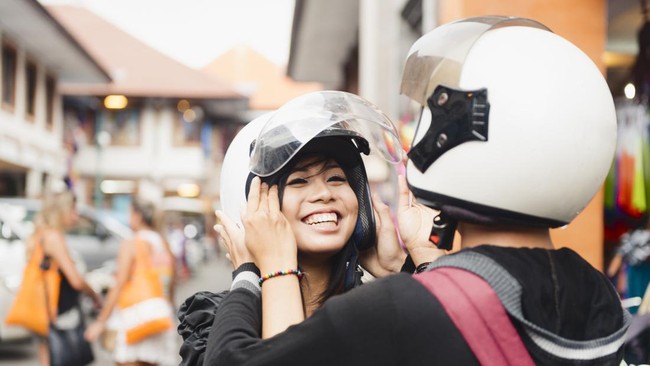 5 Perbedaan Soulmate dan Life Partner, Ketahui dari Cirinya Meski sekilas terasa mirip, tapi keduanya ternyata punya arti dan ciri-ciri yang berbeda, lho. Berikut perbedaan soulmate dan life partner untuk Anda tahu.
