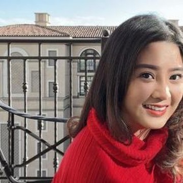 img-title Pilihan Gaya Stylish Valencia Tanosoedibjo yang Bisa Kamu Jadikan Inspirasi untuk ke Kantor