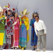 Kilas Balik Perjalanan Hidup Issey Miyake, Selamat dari Bom Hiroshima hingga Jadi Desainer Favorit Steve Jobs!