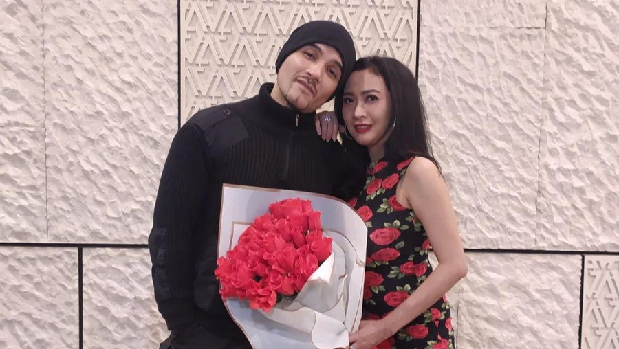 Jauh dari Gosip, Ini Rahasia Pernikahan Romy Rafael dan Istri Jauh dari Gosip, Ini Rahasia Pernikahan Romy Rafael dan Istri