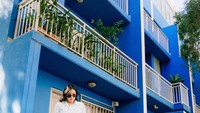 <p>Kalau ini Arthur bersama sang Bunda, Tiffany. Keduanya kompak mengenakan OOTD bernuansa biru putih. Ditambah kacamata hitam yang melengkapi penampilannya. (Foto: Instagram @tiffanysoetanto)</p>