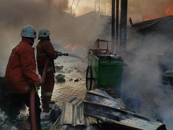 Api Membakar Gudang Rongsokan Surabaya Padam, Diduga Korsleting Listrik