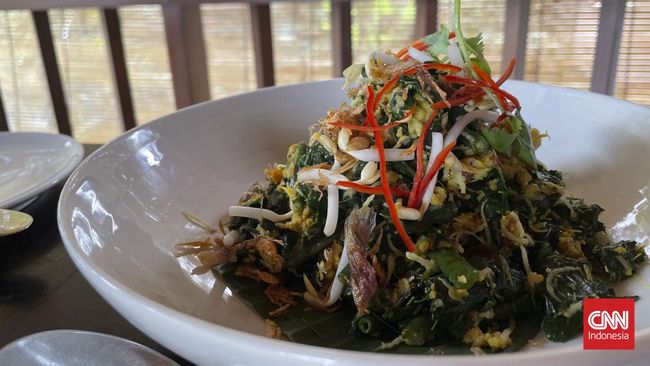 Daun kelor selama ini kebanyakan diolah menjadi sayur bening. Namun di Bali, daun kelor diolah menjadi lawar. Ini resepnya buat Anda.