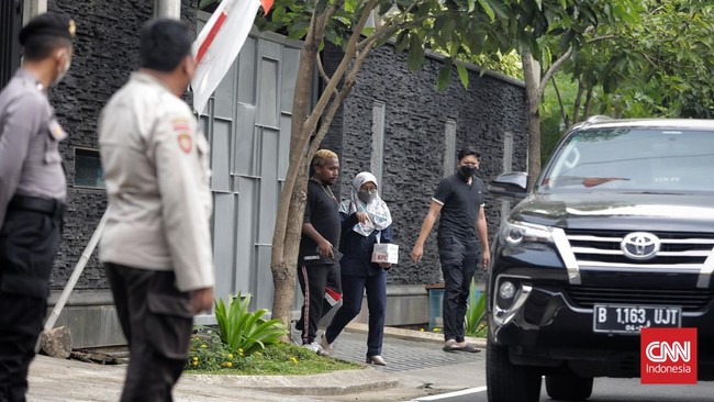 LPSK mengungkap kronologi permintaan dari kepolisian untuk mengabulkan permohonan perlindungan istri mantan Kadiv Propam Irjen Ferdy Sambo, Putri Candrawathi.