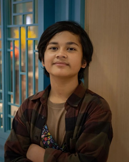 Onam ogli bilan siyish porno