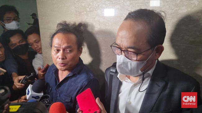 Mantan Pengacara Bharada E, Deolipa Yumara meminta bayaran Rp15 triliun usai surat kuasanya dicabut di kasus Brigadir J dan Ferdy Sambo.