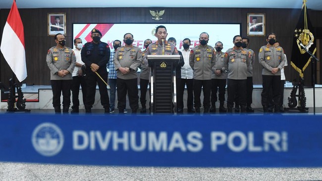 Kapolri menuturkan Ferdy Sambo melakukan penembakan dengan senjata Brigadir J ke dinding berkali-kali untuk membuat kesan seolah terjadi tembak-menembak.
