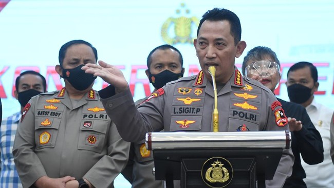 Kasus-kasus yang melibatkan anggota dan petinggi Polri terkuak membuat kepercayaan publik terhadap aparat penegak hukum merosot tajam.