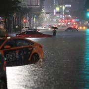 Potret 'Chaos' Bencana Banjir yang Melanda Korea Selatan, Stasiun Hingga Pusat Perbelanjaan Ikut Terendam!
