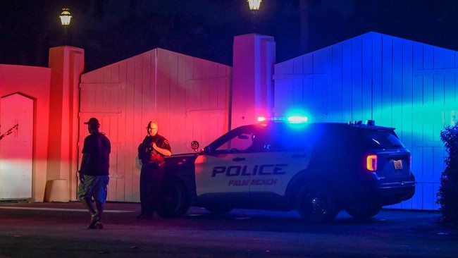 Biro Investigasi Federal (FBI) menggerebek rumah eks Presiden Amerika Serikat, Donald Trump, di resor Mar-a Lago, Florida, pada Senin (8/8).