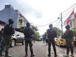 Brimob Bersenjata Datangi Rumah Ferdy Sambo Jelang Pengumuman Tersangka Baru