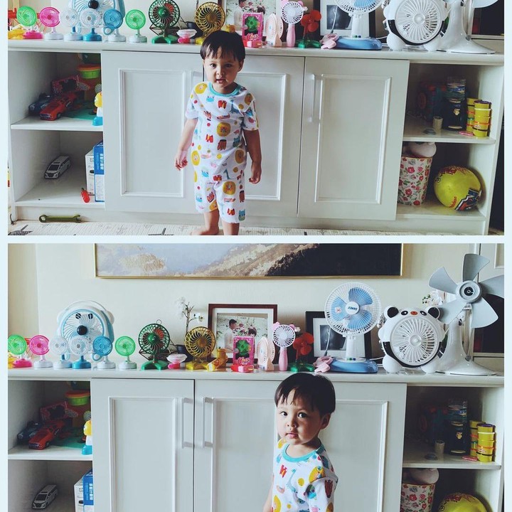 <p>Sekarang koleksi kipas angin Arrasya banyak banget nih. Dari yang ukurannya kecil sampai besar. Bentuk dan warnanya juga beragam. Gemas sekali ya Arrasya ternyata hobinya unik. (Foto: Instagram @tasyakamila)</p>