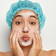 Mitos atau Fakta Cuci Muka Pakai Sabun Mandi Bisa Merusak Kulit? Ini Kata Ahli, Beauties!