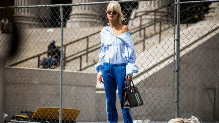 Trik Padu Padan Kemeja Oversized untuk Hang Out, dari Gaya Sporty hingga Boyish! Trik Padu Padan Kemeja Oversized untuk Hang Out, dari Gaya Sporty hingga Boyish!