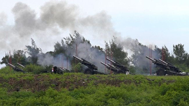 Korea Selatan mengklaim Korea Utara menembak sekitar 100 peluru ke lautan di pinggir pantai barat negara itu pada Selasa (18/10).