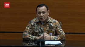 VIDEO: Bupati Memberamo Tengah Kabur Ke Papua Nugini Bawa 3 Tas