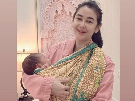 Usia 40 Thn, Uut Permatasari Tetap Semangat Menyusui Meski Hadapi Beragam Tantangan