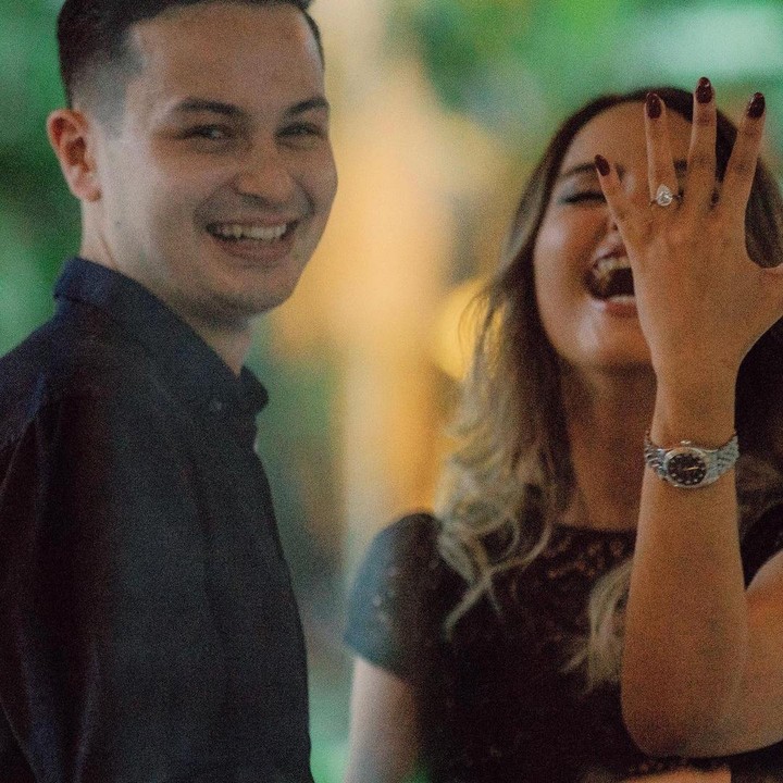 <p>Amanda Khairunnisa kemudian memperlihatkan cincin yang kini telah melingkar di jari manisnya. Kita doakan semoga mereka dapat segera bersatu di pelaminan ya, Bunda. (Foto: Instagram @akhairunnisa)</p>