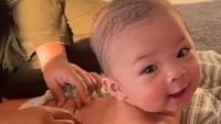 <p>Tak hanya itu, ibunda Nikita Willy juga memperlihatkan Baby Issa yang dibawa ke tukang pijat bayi. (Foto: Instagram @yorafebrina)</p>