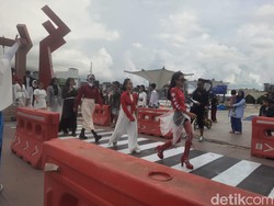 Citayam Fashion Week ala Warga Mamuju, Tampilkan Busana Kain Tenun-UMKM