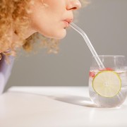 Minum Air Dingin Bikin Perut Buncit, Mitos atau Fakta?