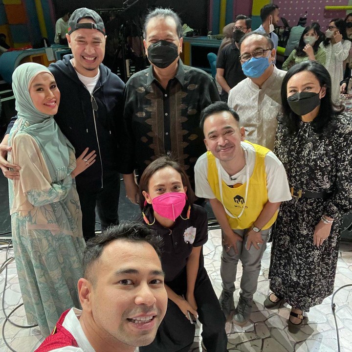 <p>Memasuki usia kehamilan 8 bulan, Kartika juga masih terlihat aktif bahkan sempat menghadiri sebuah acara bersama Raffi Ahmad dan Ruben Onsu, lho. (Foto: Instagram @kartikaputriworld)</p>