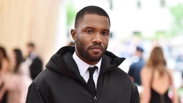 img-title Profil Frank Ocean Penyanyi 'Bad Religion' yang Kembali Viral gegara RM