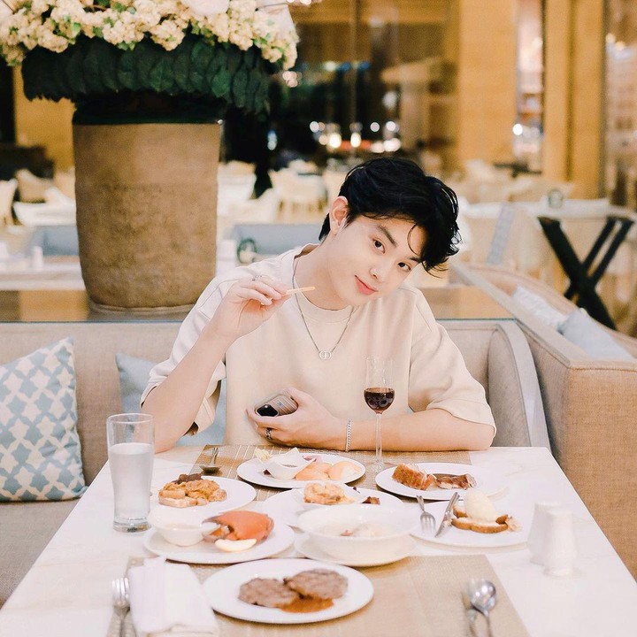 <p>Gabriel Prince kini menggeluti karier sebagai penyanyi solo usai meluncurkan album <em>Love Knots</em> pada tahun lalu. Ia juga mulai terjun ke dunia akting dengan membintangi serial web hingga film layar lebar. (Foto: Instagram @phrrince)</p>