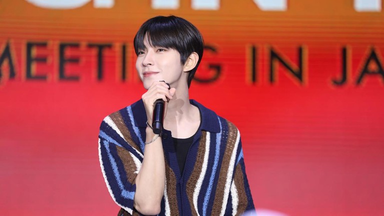 Gantengnya Hwang In Yeop Joget 'Okey Dokey' di Fanmeeting Jakarta Gantengnya Hwang In Yeop Joget 'Okey Dokey' di Fanmeeting Jakarta