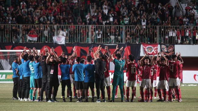 Demi menjaga fokus skuad Timnas Indonesia U-16 jelang melawan Vietnam di final Piala AFF U-16 2022, PSSI memisahkan hotel menginap tim dengan orang tua pemain.
