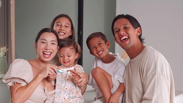 CARA JENNIFER BACHDIM AGAR TAK KESEPIAN JADI BUNDA 4 ANAK